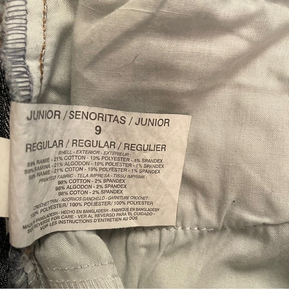 L.E.I. Ashley Low rise Dark Denim Shorts with Embroidered Lace Fringe-Size 9 Jr - Picture 10 of 10